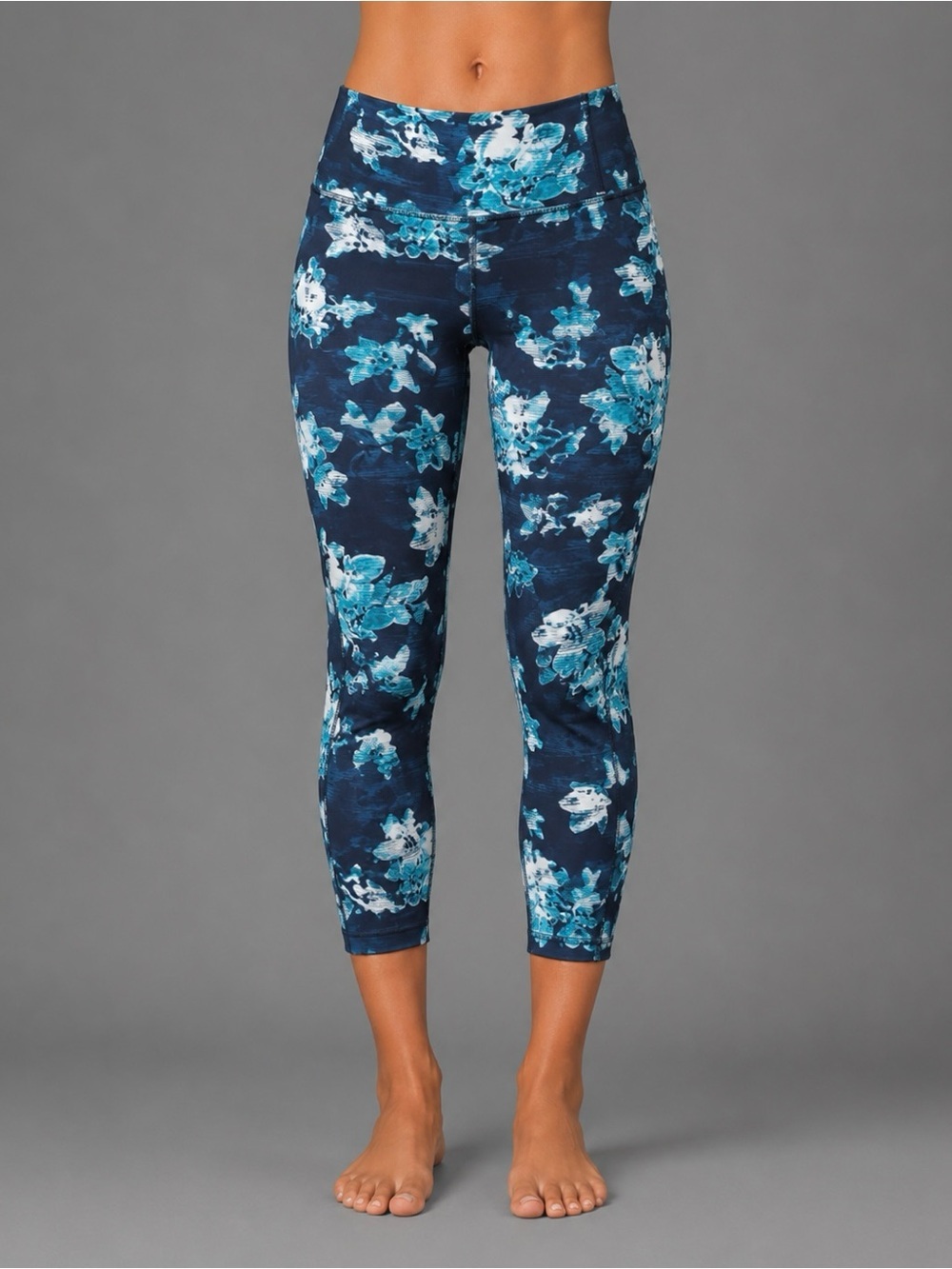 Blue Floral Printed Fitted Crop Capri sz M Leggings
